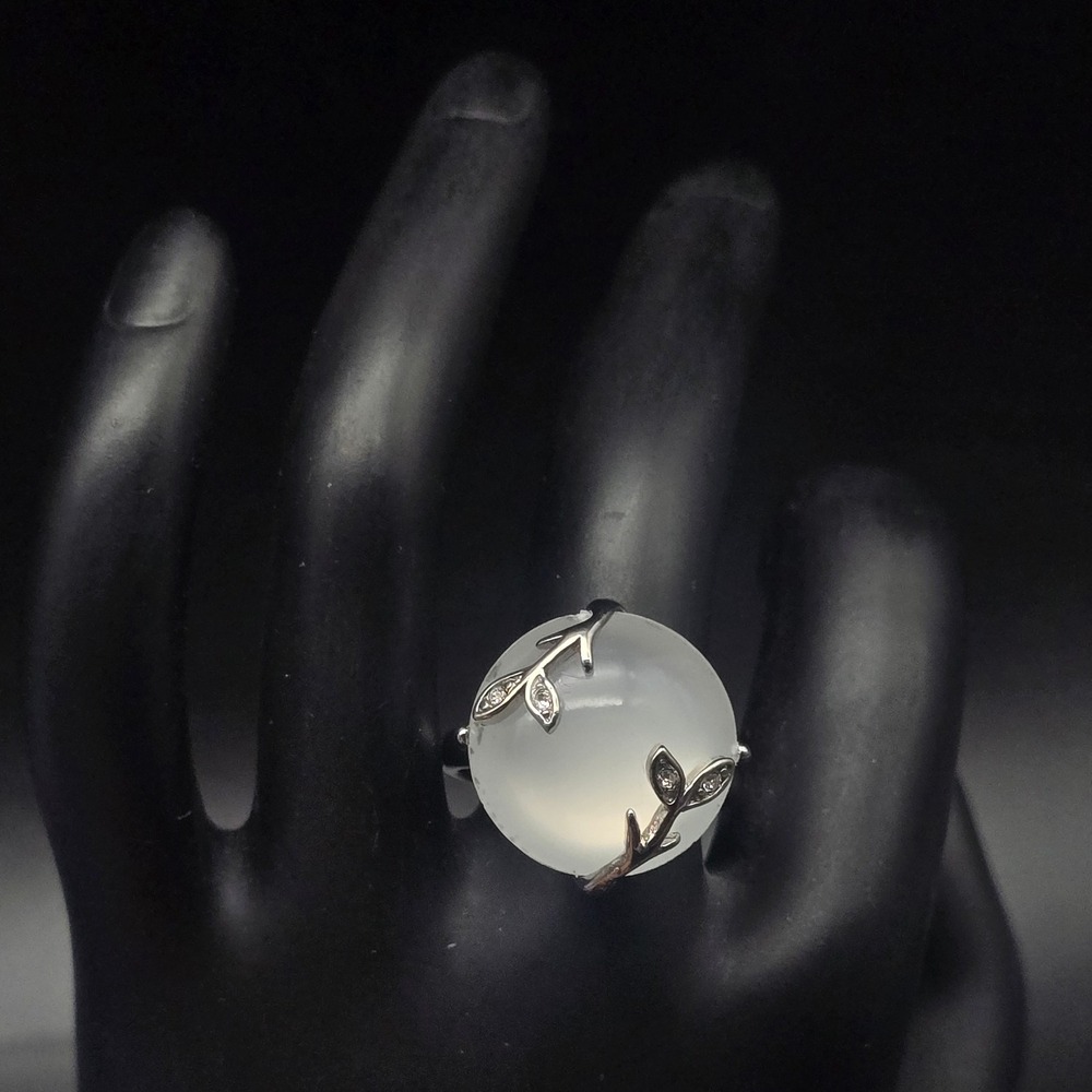 Avon Moon Glow Ring Size 8 Silver Tone Vines